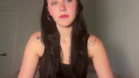 Snapshot of tessadovee chatting on 15, 9, 2025 tessadovee online show from 15, 9, 2025