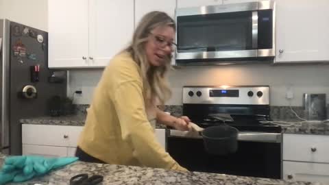 Daphne Summers online show from 12, 11, 2025