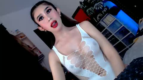 Itsme tgirlAdele online show from 16, 11, 2025