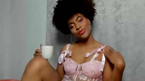 thaimy_ online show from 5, 11, 2025