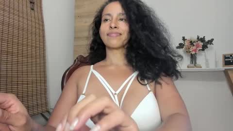 Thalia Gomex online show from 8, 1, 2025