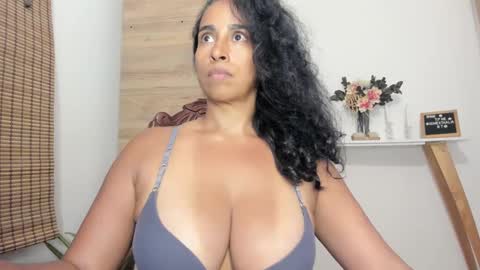 Thalia Gomex online show from 15, 1, 2025