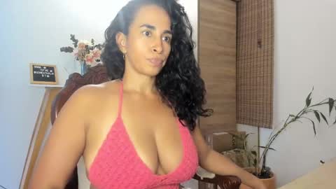 Thalia Gomex online show from 25, 2, 2025