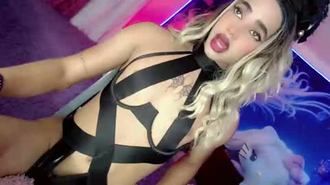 Snapshot of thalia_gil21 chatting on 2, 3, 2025 Thalia Girl online show from 2, 3, 2025
