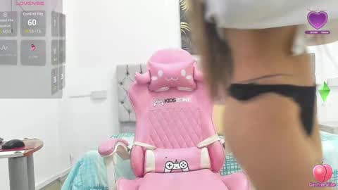 Snapshot of thalia_ssmith chatting on 19, 4, 2026 thalia online show from 19, 4, 2026