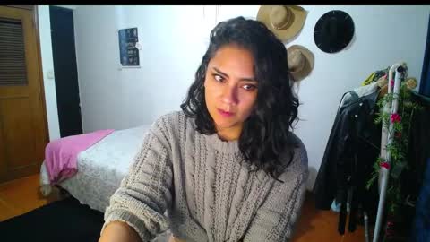 Snapshot of thaliacooper chatting on 12, 1, 2025 online show from 12, 1, 2025