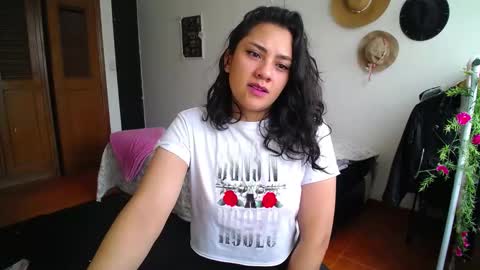 Snapshot of thaliacooper chatting on 5, 2, 2025 online show from 5, 2, 2025