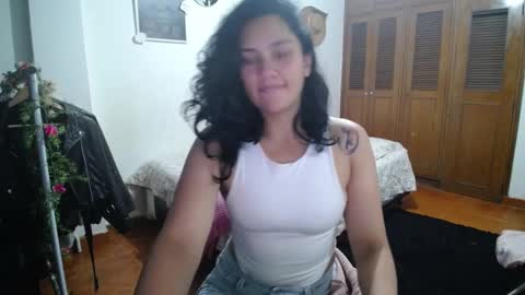Snapshot of thaliacooper chatting on 1, 3, 2025 online show from 1, 3, 2025
