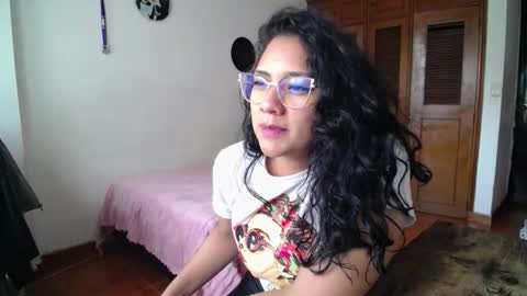 Snapshot of thaliacooper chatting on 11, 9, 2025 online show from 11, 9, 2025