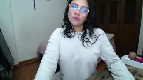Snapshot of thaliacooper chatting on 14, 9, 2025 online show from 14, 9, 2025