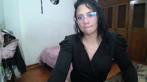 Snapshot of thaliacooper chatting on 28, 9, 2025 online show from 28, 9, 2025