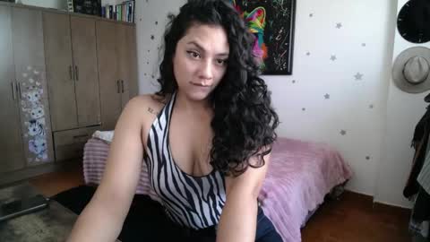 Snapshot of thaliacooper chatting on 25, 4, 2026 online show from 25, 4, 2026