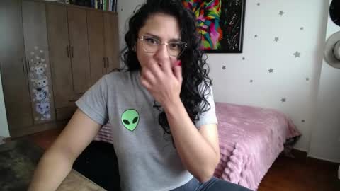Snapshot of thaliacooper chatting on 29, 4, 2026 online show from 29, 4, 2026