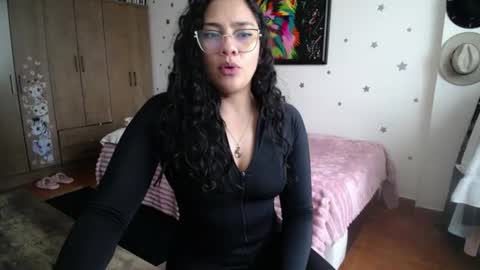 Snapshot of thaliacooper chatting on 12, 6, 2026 online show from 12, 6, 2026
