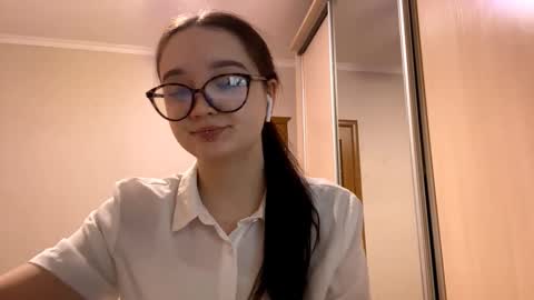 Snapshot of thaliakuchem chatting on 8, 2, 2026 Yumi online show from 8, 2, 2026