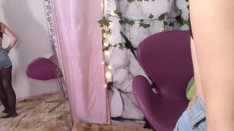   online show from 7, 11, 2025