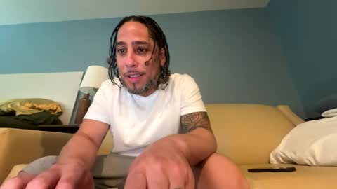 Snapshot of thatbasianguy chatting on 1, 10, 2025 LoveHateLust online show from 1, 10, 2025