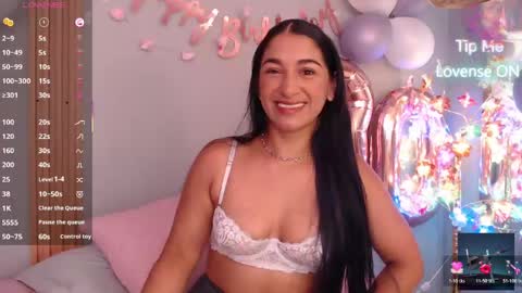 Snapshot of thayssa_ross chatting on 27, 4, 2026 THAYSSA ROSS online show from 27, 4, 2026