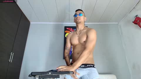 SCOTT  THEO  KAMERON  GENDERSON online show from 8, 1, 2025