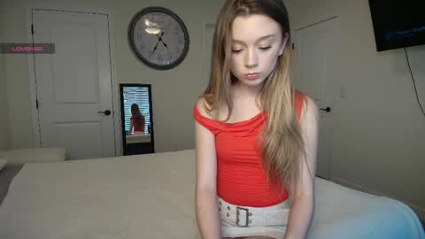 Snapshot of the_hotties chatting on 24, 4, 2026 the_hotties online show from 24, 4, 2026