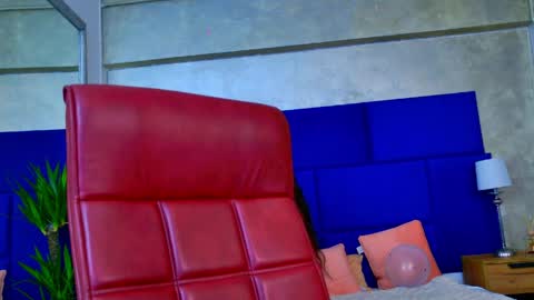 Snapshot of theaglow chatting on 4, 4, 2026 TheaGlow online show from 4, 4, 2026