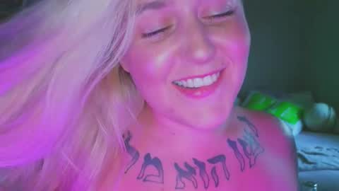 Snapshot of theauroramae chatting on 5, 7, 2026 theauroramae - online show from 5, 7, 2026