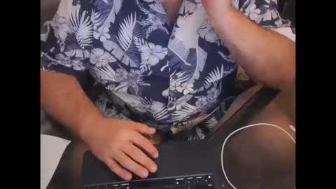 Snapshot of thebearking69 chatting on 12, 10, 2025 The Bear King online show from 12, 10, 2025