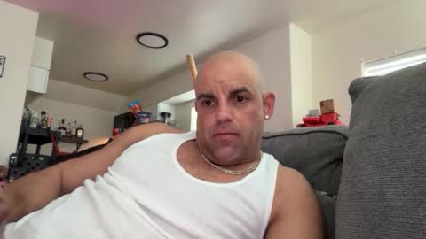 Snapshot of thebuzz777 chatting on 17, 12, 2025 theBuzz777 online show from 17, 12, 2025