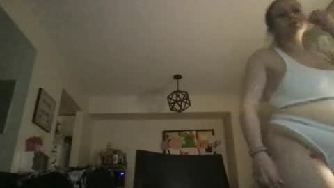 Snapshot of thedevinemilf chatting on 19, 5, 2026 Masked Milf Christina online show from 19, 5, 2026