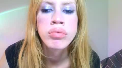 Snapshot of thedollxxxperience chatting on 17, 10, 2025 Yolanda online show from 17, 10, 2025