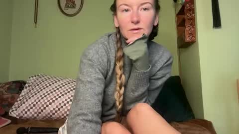 Snapshot of thefoxglovefairy chatting on 5, 11, 2025 Fae online show from 5, 11, 2025