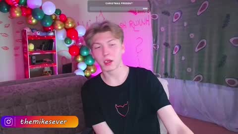 Snapshot of themikesever chatting on 21, 12, 2024 Sever online show from 21, 12, 2024