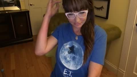 Snapshot of themrsnelson chatting on 19, 10, 2025 Cach Nelson online show from 19, 10, 2025