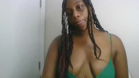 Snapshot of thenaturalgoddess chatting on 12, 4, 2026 TheNaturalGoddess online show from 12, 4, 2026