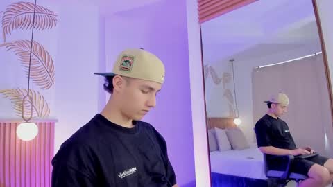 Snapshot of theohawke_ chatting on 15, 12, 2024 THEO- MATEO online show from 15, 12, 2024