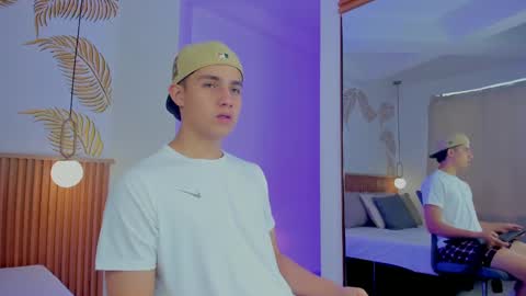 Snapshot of theohawke_ chatting on 16, 12, 2024 THEO- MATEO online show from 16, 12, 2024