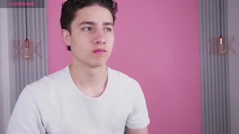 Snapshot of theohawke_ chatting on 19, 1, 2025 THEO- MATEO online show from 19, 1, 2025