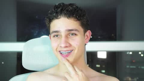 Snapshot of theohawke_ chatting on 12, 2, 2025 THEO- MATEO online show from 12, 2, 2025