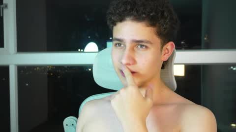 Snapshot of theohawke_ chatting on 13, 2, 2025 THEO- MATEO online show from 13, 2, 2025