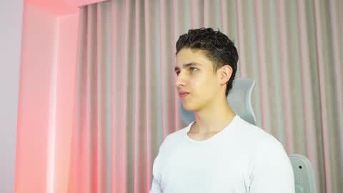 Snapshot of theohawke_ chatting on 14, 2, 2025 THEO- MATEO online show from 14, 2, 2025