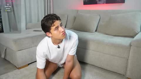 Snapshot of theohawke_ chatting on 5, 11, 2025 THEO- MATEO online show from 5, 11, 2025