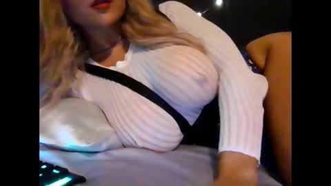 Snapshot of thepeachprincess chatting on 3, 3, 2025 the peach princess online show from 3, 3, 2025