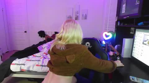 The Plug Love  Friends online show from 28, 11, 2025