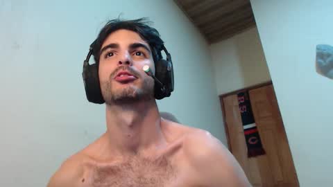 Santiago Enrique online show from 4, 12, 2025