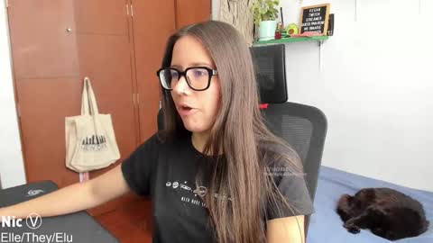 Nicole online show from 17, 10, 2025