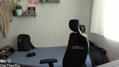 Nicole online show from 4, 12, 2025