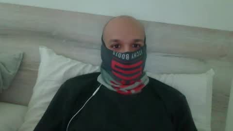 Snapshot of thetubedscarfguy chatting on 18, 12, 2024 Scarf guy online show from 18, 12, 2024