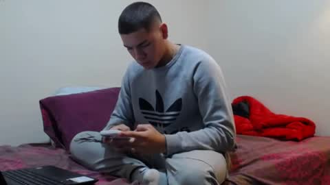 Thiago independent model online show from 17, 12, 2024