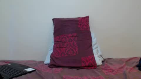 Thiago independent model online show from 20, 12, 2024