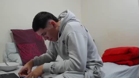 Thiago independent model online show from 25, 1, 2025